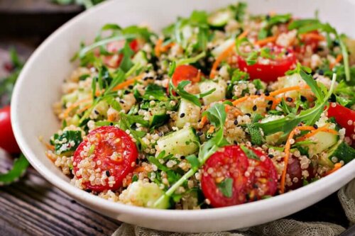 A salad with quinoa with a lot of benefits.