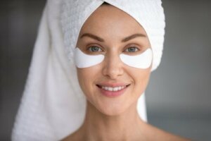 How to Get Rid of Bags Under Your Eyes with Oils