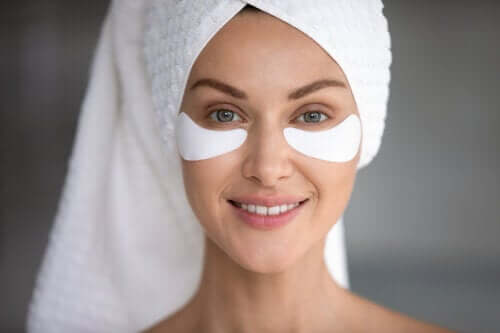 How to Get Rid of Bags Under Your Eyes with Oils