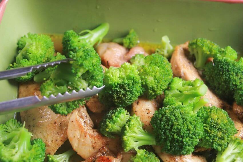 Easy recipe for preparing a casserole with broccoli and ham