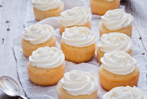 Learn How to Prepare Decorative Icing for Cakes - Step To Health
