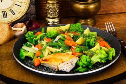 Some chicken with steamed vegetables.