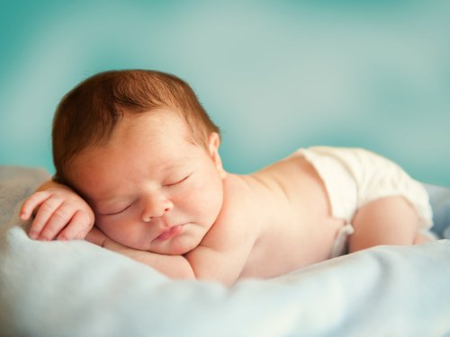Pannolini usa e getta "width =" 500 "height =" 375 "/></figure><p><strong>I pannolini che dovrai usare dipendono dal tuo bambino</strong>. 20 pannolini appena nati per la prima settimana.</p><h3>Blankies e coperte</h3><p><strong>Blankies e coperte sono un must</strong>. Hai bisogno di loro per coprire il cuscino della culla e per avvolgere il bambino quando si esce dalla culla. Potrebbero diventare disordinati o strappati, quindi prova ad acquistare almeno 5.</p><h3>Asciugamano da bagno</h3><p><strong>Gli asciugamani da bagno per bambini sono più morbidi e morbidi degli asciugamani per adulti</strong>. Di solito vengono con un cappellino per riscaldare la testa del bambino dopo il bagno. Consigliamo di acquistare 3 asciugamani.</p><h2>Ricordati</h2><p><strong>Questa lista di neonati è solo un riferimento.</strong> Ciò di cui hai effettivamente bisogno può variare per vari motivi: ogni caso è diverso.</p><p>La linea di fondo è che dovresti considerare di avere ricambi e negozi senza stress. Tutto quello che devi fare è andare nei negozi, scegliere i vestiti che ritieni siano più adatti al tuo bambino!</p><p> <br/>
</p></div></pre><p><a href=