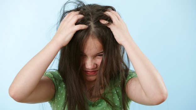 Four Vinegar-based Remedies to Naturally Combat Head Lice