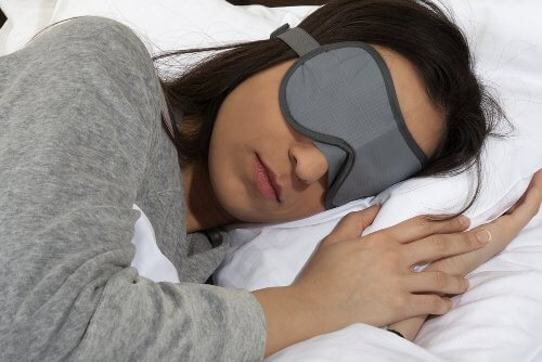 Going to bed without removing makeup