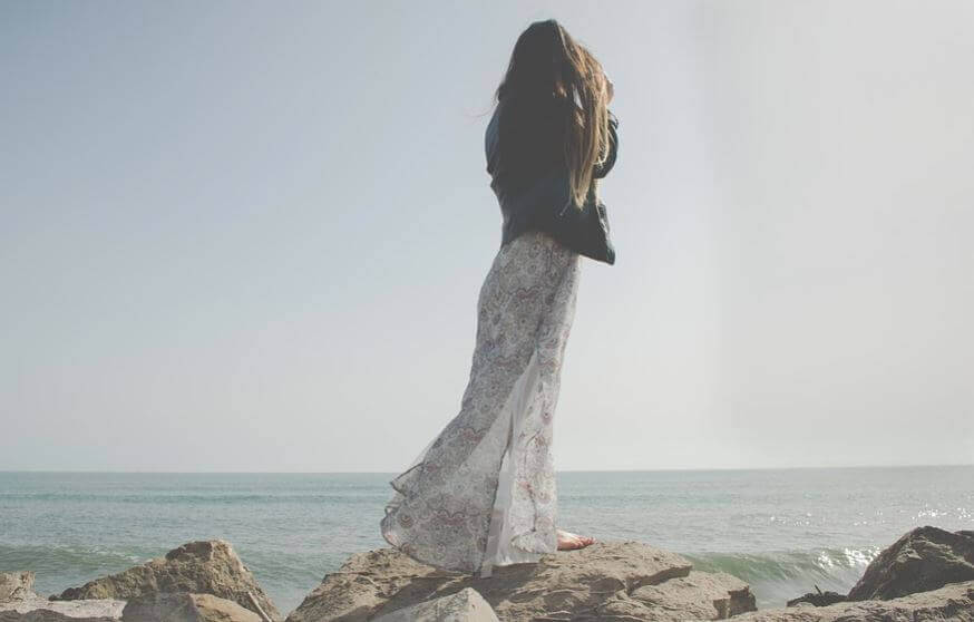 How to wear different styles of skirts: long skirt.