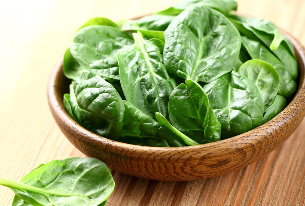 Spinach in low-calorie vegetable recipes.