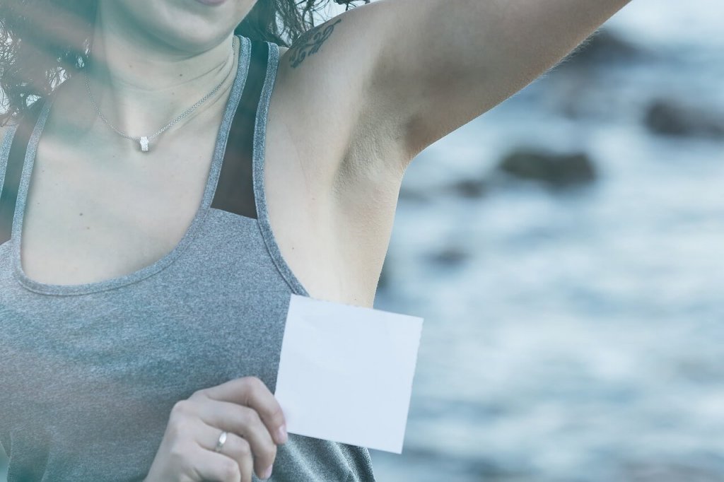 5 Tips to Remove Deodorant Stains