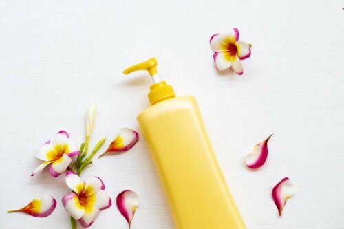 Sunscreen lotion is quite effective against liver spots.