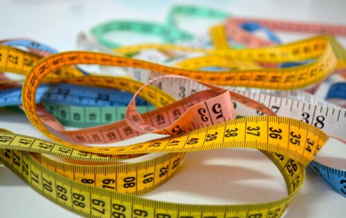 A mess of measuring tapes.