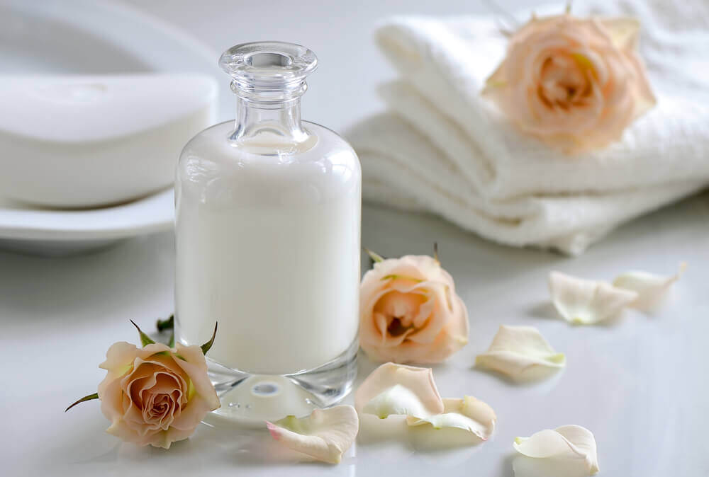 Bottle of milk with rose heads, get the bad smell out of towels
