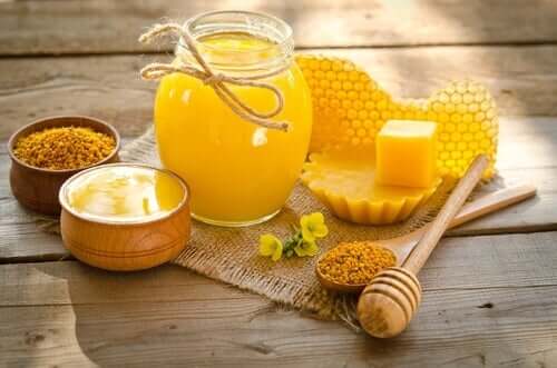 Some beeswax to clean wooden floors.
