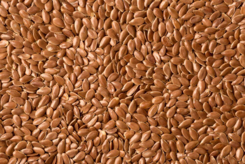 Some flaxseeds spread out.