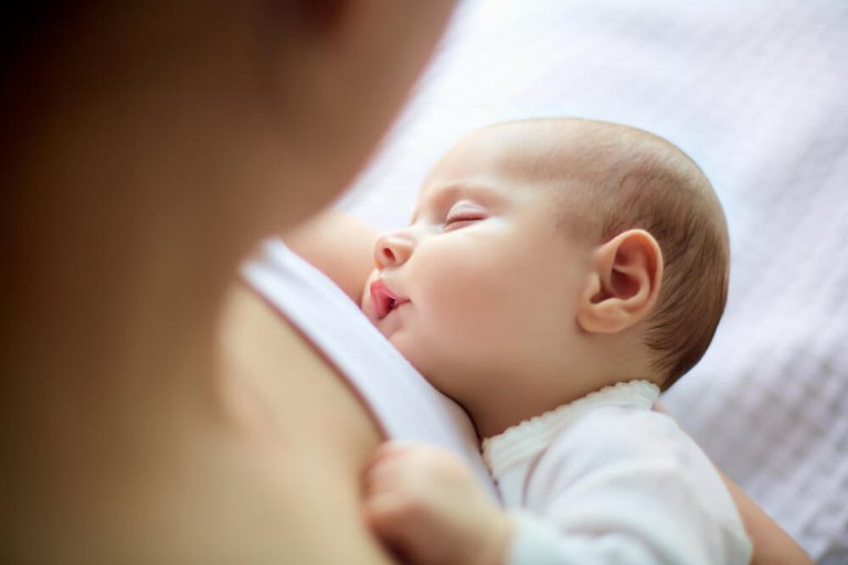 Why Babies Sleep Best Next to Their Mothers