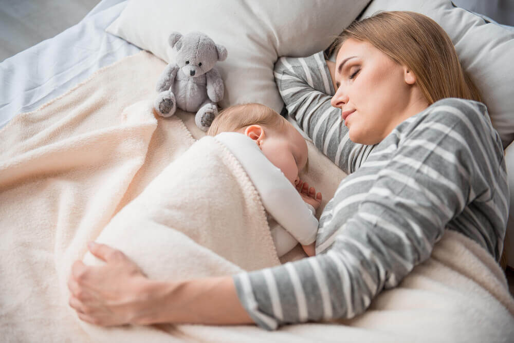 How to teach a baby to sleep through the night: co-sleeping.