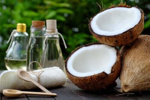 5 Treatments With Coconut Oil to Reduce Stretch Marks and Scars