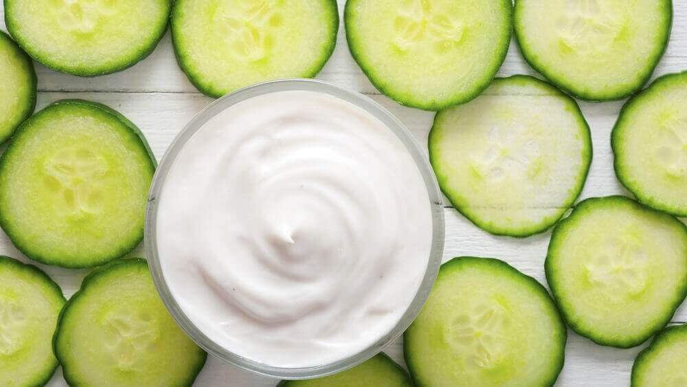 cucumber slices and yogurt salad with pineapple