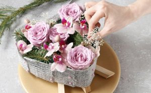 5 Different Ways to Make Flowers with Decorative Materials