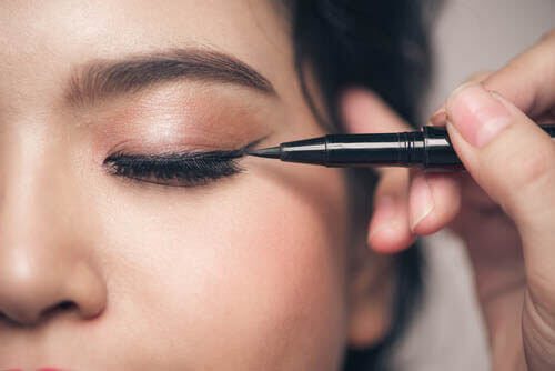 5 Common Makeup Mistakes for People with Small Eyes