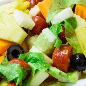 3 Salads with Pineapple That Are Perfect for Dinner