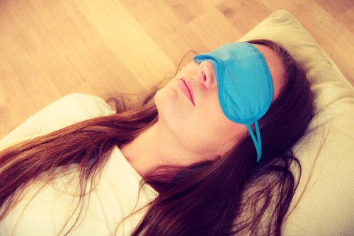 Sleeping in the light with a sleep mask.