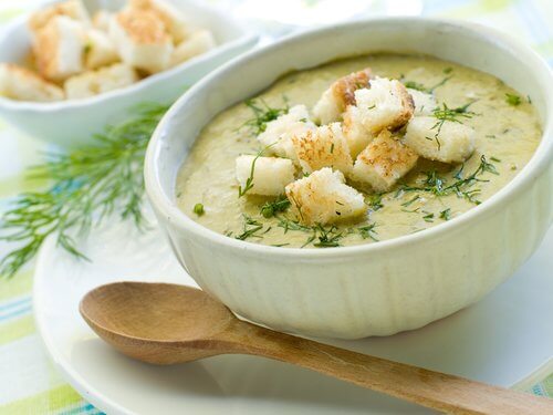 Broccoli soup with bread crumbs.