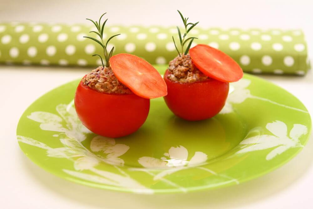 Tuna Stuffed Tomatoes: A Light and Delicious Recipe