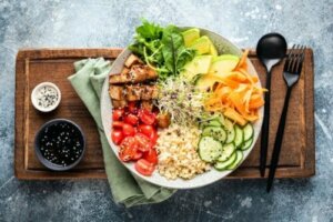Anti-inflammatory Diet to Reduce Uric Acid