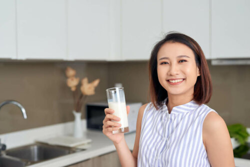 A woman following some diet tips by drinking milk.