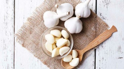 Some garlic which is a remedy for parasitic infections.