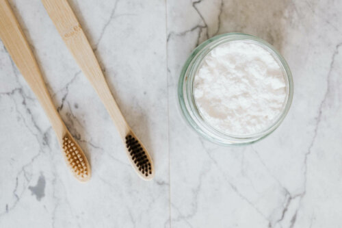 Some toothpaste made from coconut oil to improve oral health.