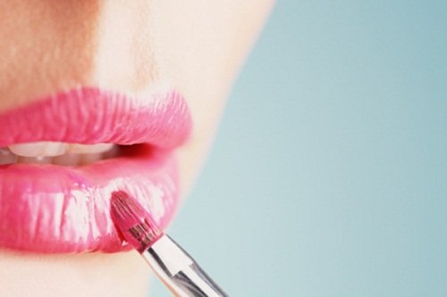 Application of lipstick.