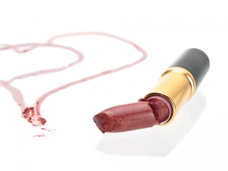 Three Ways to Recycle a Damaged Lipstick