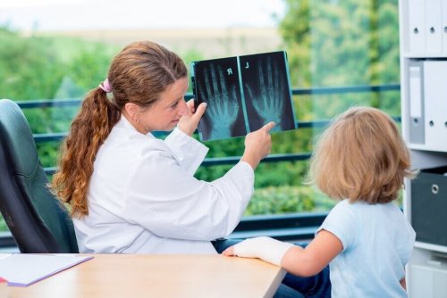 Doctor and child looking a bone development.