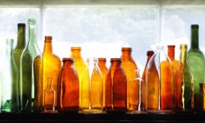 How to Use Recycled Glass Bottles to Decorate your Garden