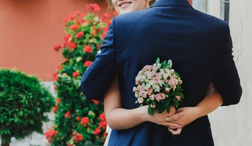 5 Benefits of Getting Married Young