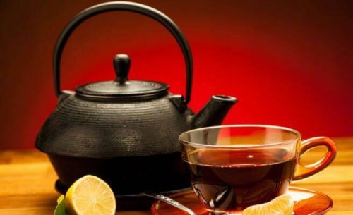Black tea with lemon.