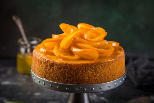 kage med appelsinskiver på toppen