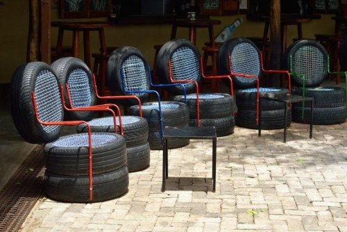 Some tire chairs.