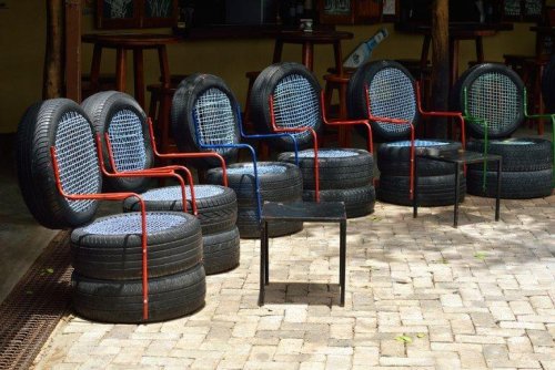 Some tire chairs.
