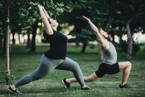 Reduce cholesterol without statins: A man and a woman stretching in the park.