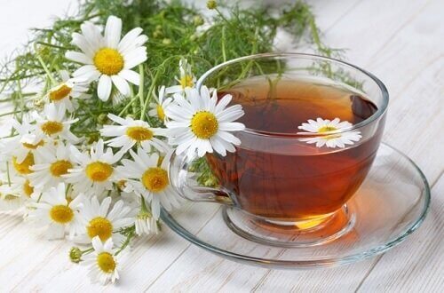 Chamomile tea can help control ulcerative colitis.