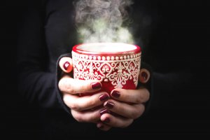 7 Hot and Cold Drinks to Soothe a Sore Throat