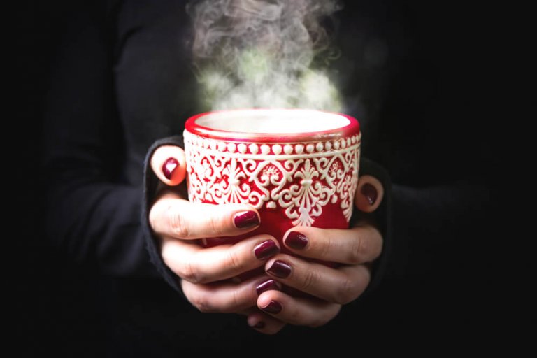 7 Hot and Cold Drinks to Soothe a Sore Throat