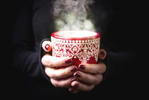 7 Hot and Cold Drinks to Soothe a Sore Throat