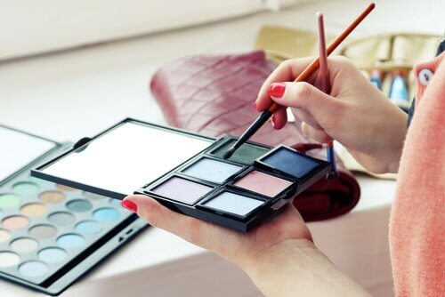 Seven Toxic Ingredients to Avoid in Cosmetics