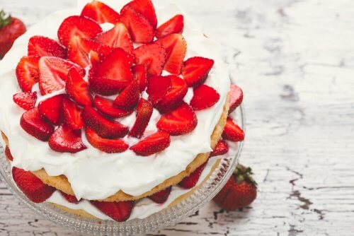 Strawberry Cake with Sugar-Free Whipped Cream