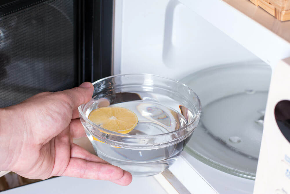 How to Naturally Clean the Stove and Microwave