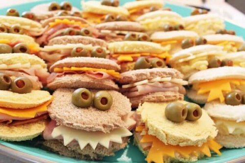 A plate of cutsy sandwiches.