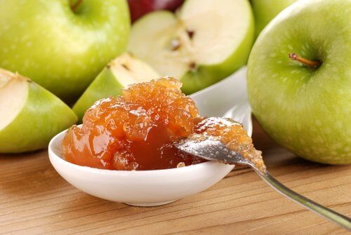 Homemade jelly with apples actually prevents constipation.